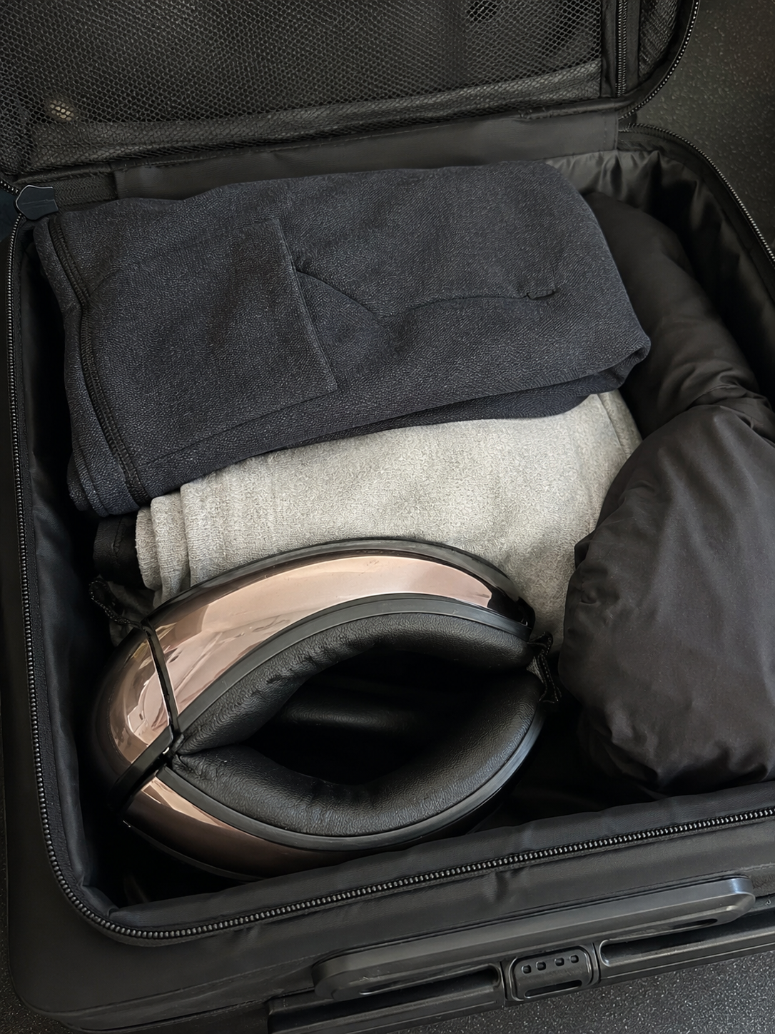The Driftura Travel Eye Massager